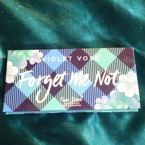 Forget me not eyeshadow palette